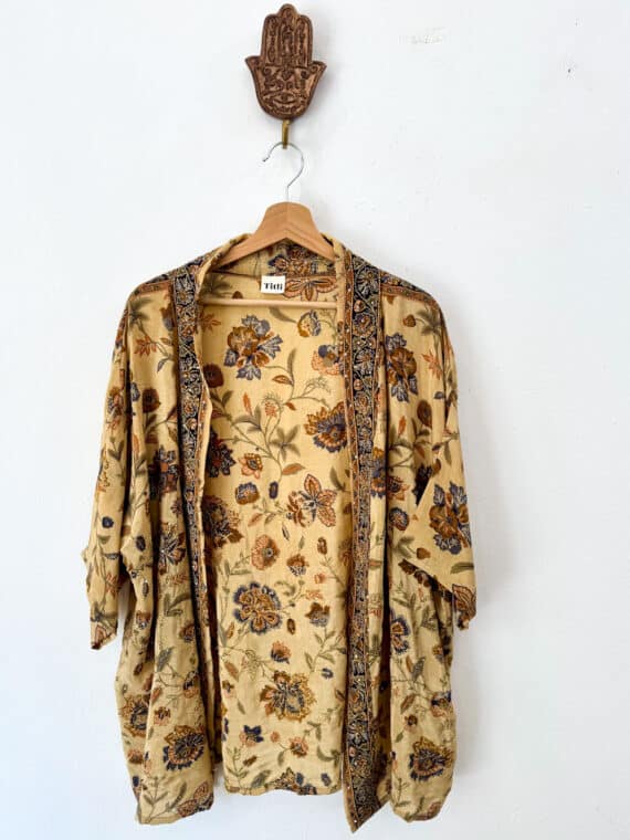 Short Silk Embroidered Kimono N.09